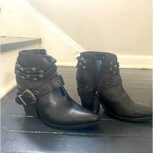 Brand new Dingo brand booties